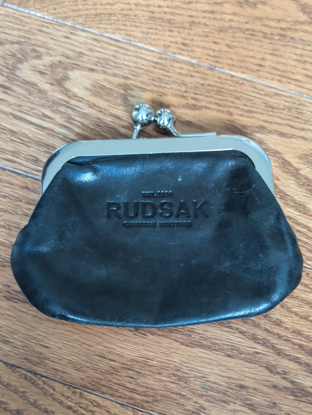 RUDSAK Black Leather Kiss-Lock Coin Pouch with Silver Hardware